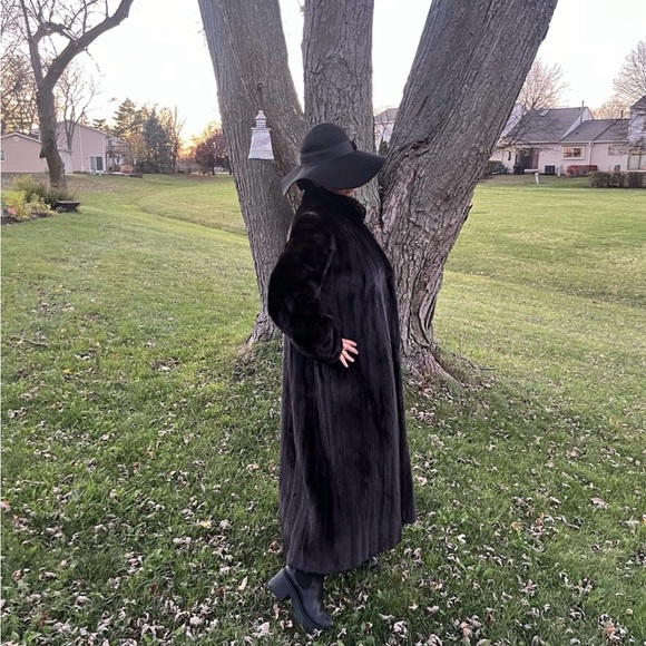 York Furrier Genuine Mink Fur Coat By Bill Blass Mahogany Stand Collar L/XL - Picture 6 of 15